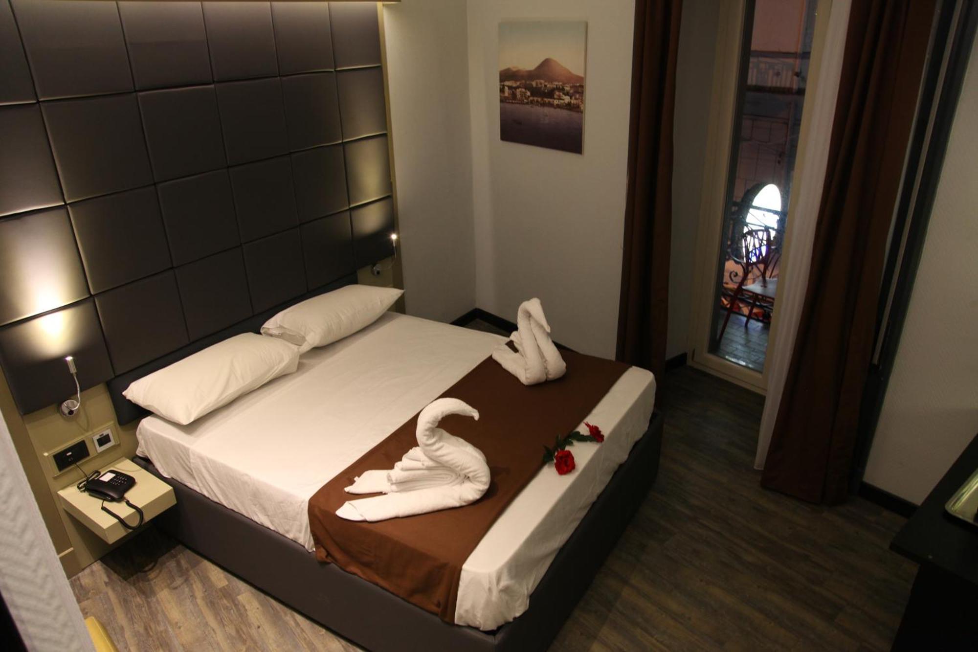 Dolce Vita Rooms Napoli Eksteriør billede