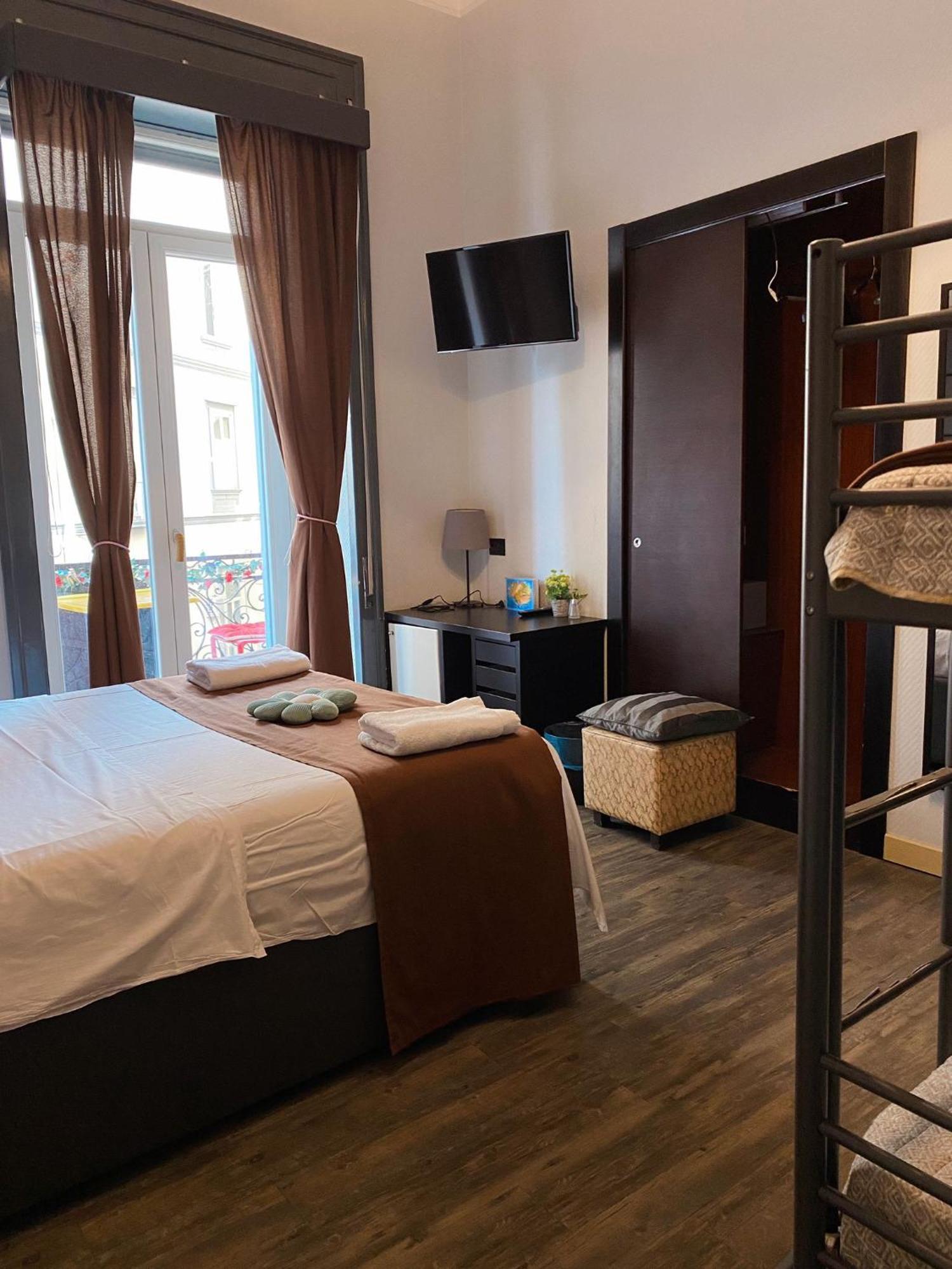Dolce Vita Rooms Napoli Eksteriør billede